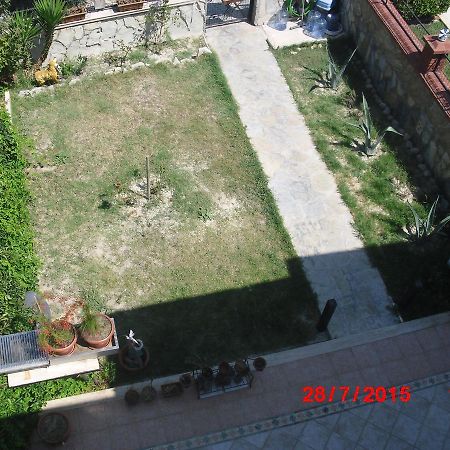Gaby Apartment คูซาดาซี ภายนอก รูปภาพ