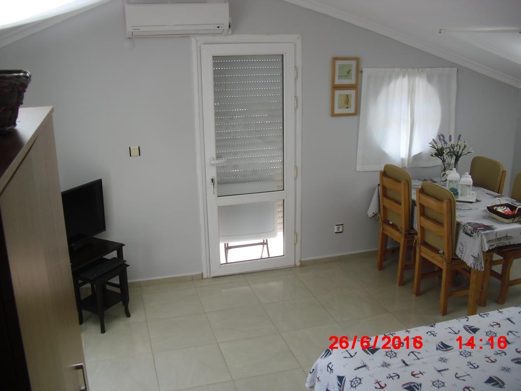 Gaby Apartment คูซาดาซี ภายนอก รูปภาพ