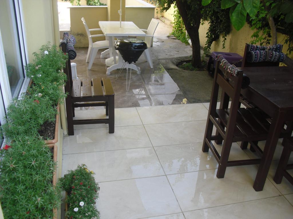 Gaby Apartment คูซาดาซี ภายนอก รูปภาพ
