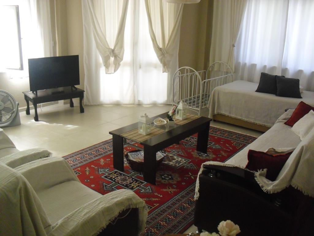 Gaby Apartment คูซาดาซี ภายนอก รูปภาพ